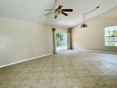 1803 Stonehaven Dr, Boynton Beach FL 33436-6702 exterior