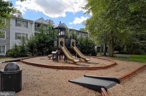 36 Holly Ct, Trenton NJ  08619-4633 exterior