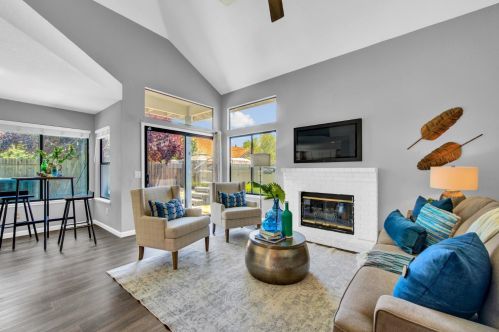 120 Hazelmere Dr, Folsom CA 95630-5522 exterior