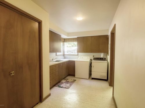 300 Cir Dr, Meskegon MI 49445-2712 exterior