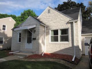 5337 Arizona St, Milwaukee WI  53219-3359 exterior