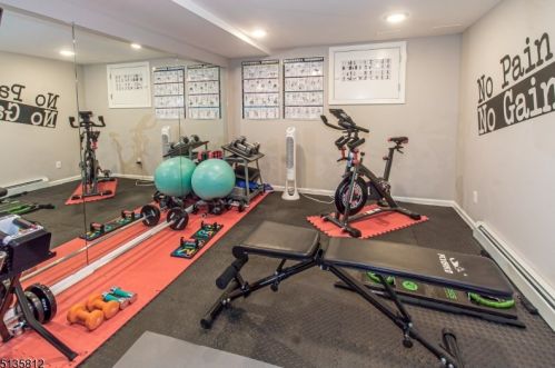 3 Marion Ln, Scotch Plains NJ 07076-2924 exterior