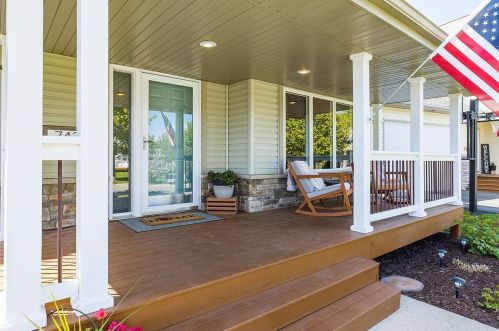 743 7th St, Chaska, MN 55318-2271