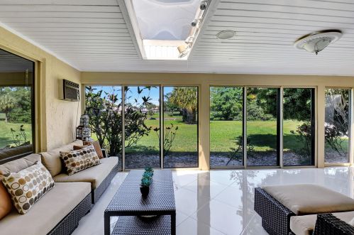 13 Gln Dr, Boynton Beach FL 33436-6207 exterior