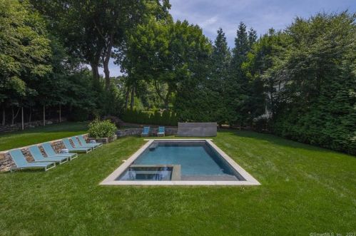 5 Mansfield Pl, Westport CT  06880-5045 exterior