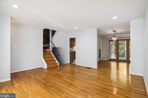 10939 Deborah Dr, Rockville MD  20854-2718 exterior