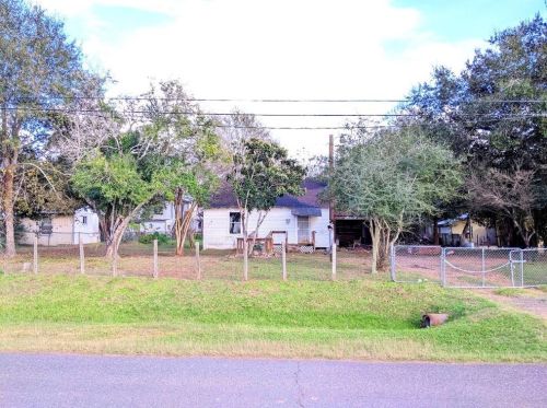 7417 Fulshear Katy Rd, Fulshear TX exterior