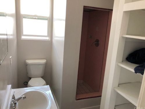 1914 Pacific St, Bakersfield CA 93305-5091 exterior