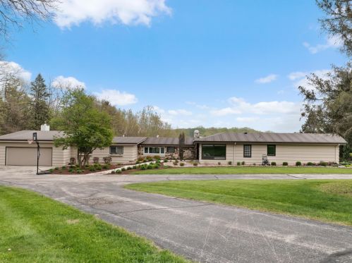 6613 Hartlaub Lk Rd, Manitowoc WI 54220-8845 exterior