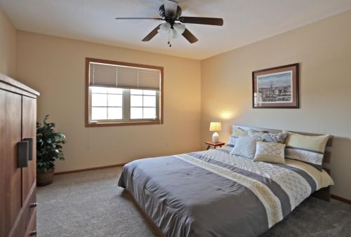 373 Allen Ave, Saint Paul MN 55117-1339 exterior