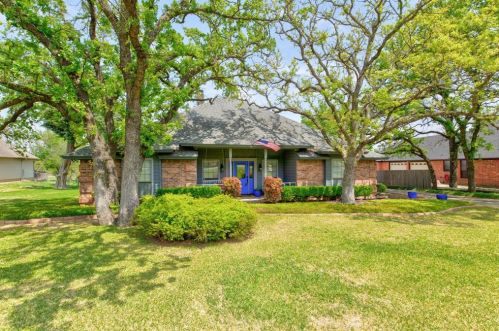 2613 Chase Ct, Burleson, TX 76028-2006