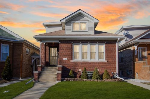 6124 Roscoe St, Chicago, IL 60634-4145