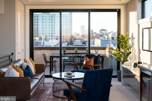 722 Broad St, Philadelphia PA 19146-3119 exterior