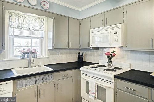 68 Maple Ave, Littlestown PA 17340-1312 exterior