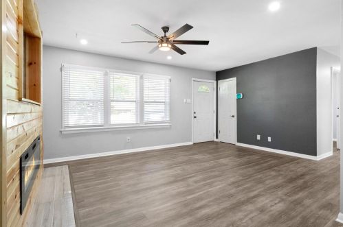 1044 Renshaw Dr, Saint Louis MO 63135-2833 exterior