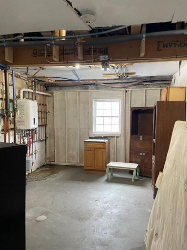 9 Wilson Ave, Woonsocket RI 02895-4658 exterior