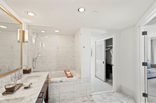 223 Saratoga Rd, Honolulu HI  96815-1942 exterior