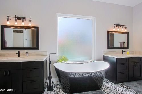 4226 42nd St, Phoenix AZ  85018-4208 exterior