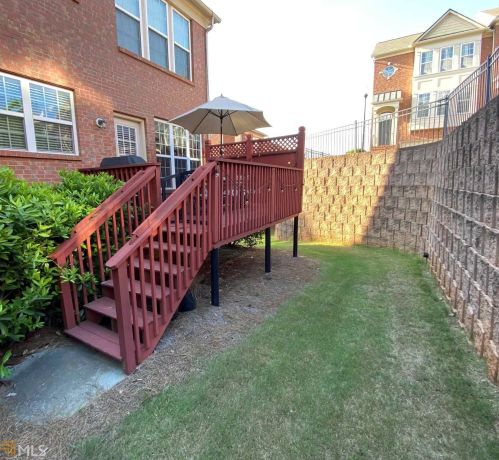 3361 Cumberland Club Dr, Atlanta GA  30339-4928 exterior