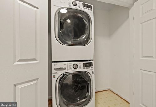 3805 Eisenhower Ave, Alexandria VA 22304-6427 exterior