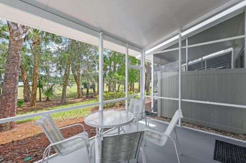 836 Hampton Cir, Naples FL 34105-4825 exterior