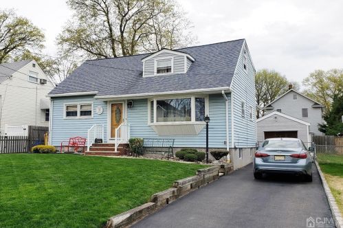 19 Forrest St, Iselin, NJ 08830-2024