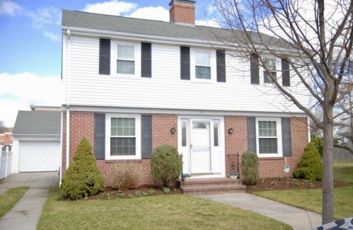 11 Elmcroft Ave, Providence, RI 02908-2726