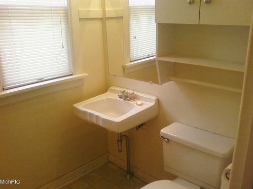 736 Cherry St, Grand Rapids MI 49503-5814 exterior