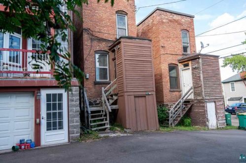 221 15 Ave, Duluth MN 55805-2332 exterior