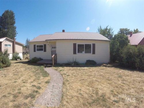 705 Pine St, Nezperce, ID 83543