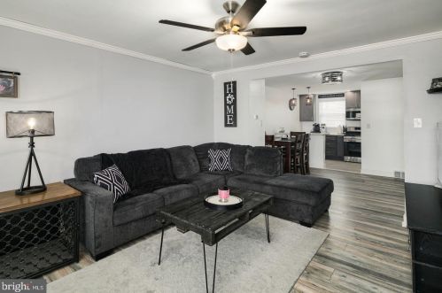 8615 Jackson St, Philadelphia PA  19136-2107 exterior