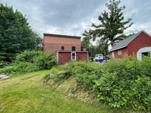 437 Putnam Rd, Killingly CT 06239-2005 exterior