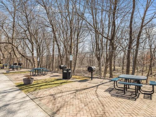 180 Pearsall Dr, Mount Vernon NY 10552-3945 exterior