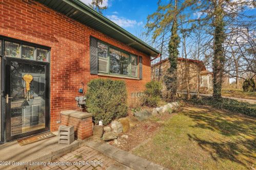 615 Burcham Dr, East Lansing MI 48823-2746 exterior