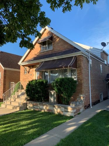 6849 Komensky Ave, Chicago, IL 60629-4113