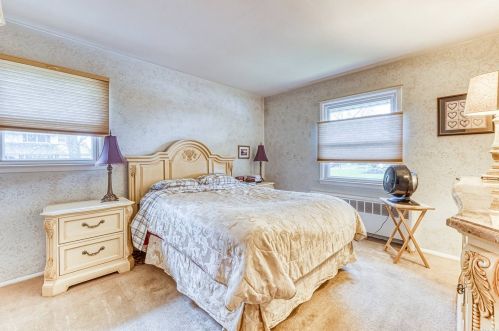 42 Larry Dr, Commack NY 11725-3326 exterior