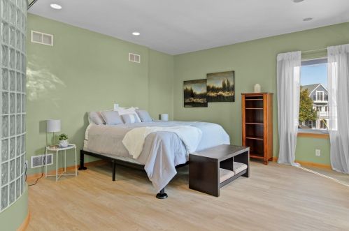 2001 Booth St, Milwaukee WI 53212-3403 exterior