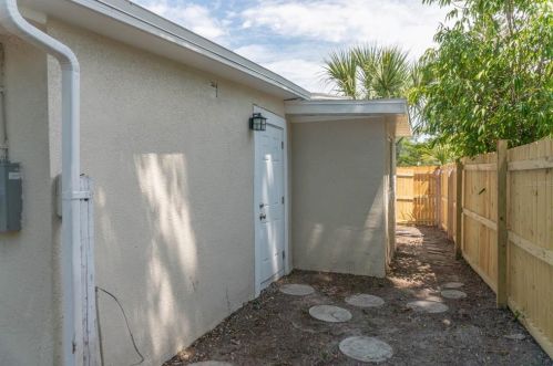 5602 Gateway Dr, Tampa FL  33615-4123 exterior