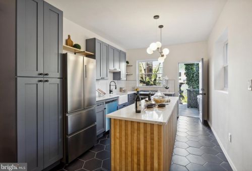 5527 Hazel Ave, Philadelphia PA 19143-1911 exterior