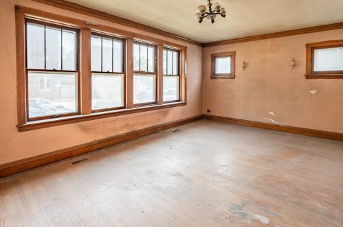 4249 Walton St, Chicago, IL 60651-3551