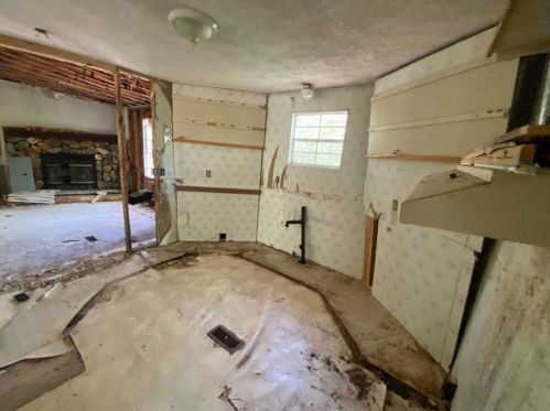 7423 Pleasant Hl Rd, Lithonia GA 30058-6360 exterior