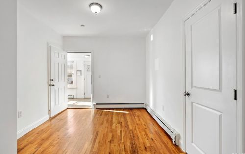 19 High St, Valley Stream NY 11581-1417 exterior