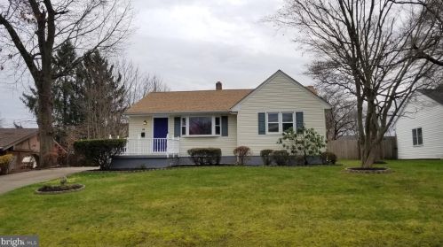 12 Glen Clair Dr, Trenton, NJ 08618-1944