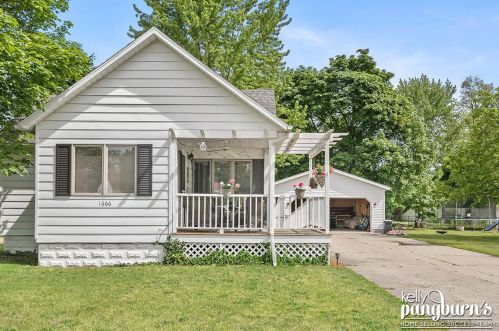 1666 Francis Ave, Meskegon, MI 49442-5374