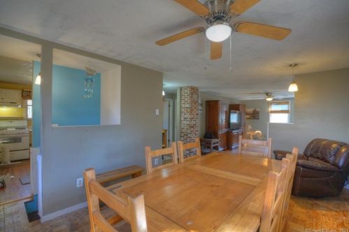 18 Comstock Ave, Uncasville CT 06382-2603 exterior