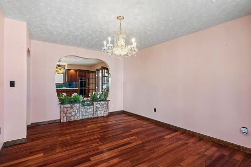 6 Walker Rd, Peabody MA 01960-5421 exterior