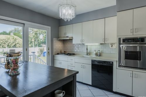 92 Forsythia Ln, Babylon NY 11703-2806 exterior