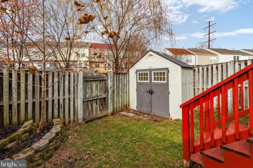 136 Foxtree Dr, Glen Burnie MD 21061-6357 exterior