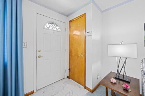 609 Regency Dr, Pittsburgh, PA 15239-1331