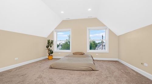 3935 Drake Ave, Chicago IL 60618-2219 exterior